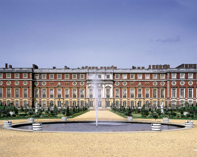 Exterior Hampton Court Palace 46808262052 O