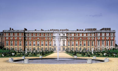Exterior Hampton Court Palace 46808262052 O
